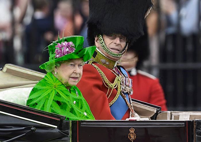 queen-elizabeth-green-screen-outfit-funny-photoshop-battle-15_00000-575ed6d482c6c__700