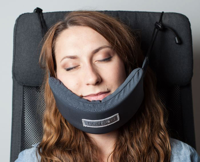 head-hammock-nodpod-sleep-travel-pillow-aeroplane-6