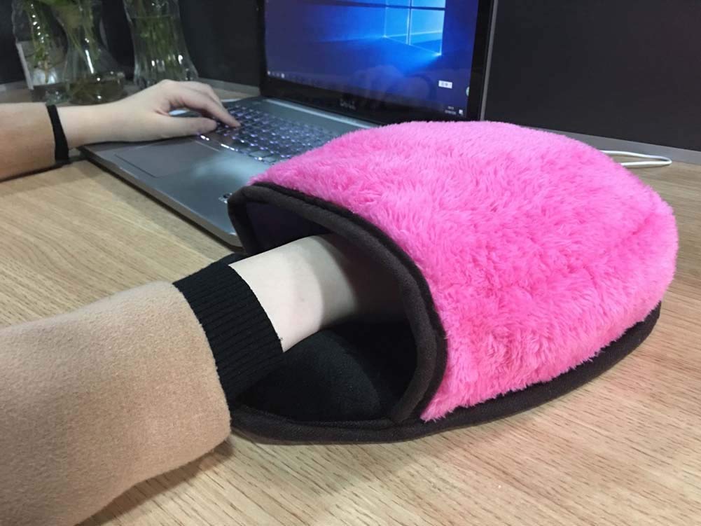Ce tapis de souris chauffant gardera tes mains au chaud au bureau